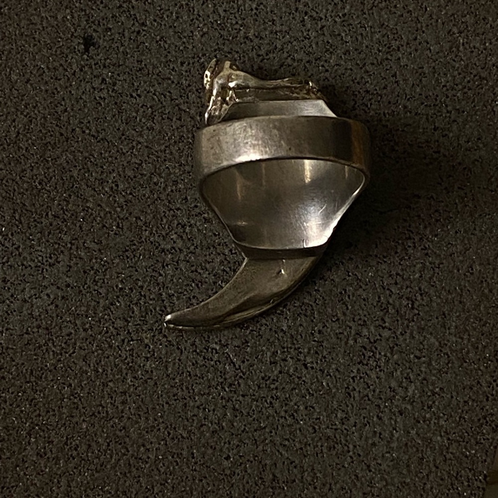 Sterling silver sand casted bear claw ring - Picture 4 of 14